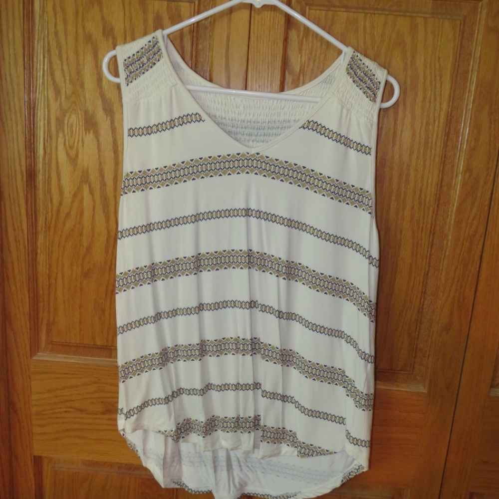 Market & Spruce White and Gray Tie Front Sleeveless Tank Top